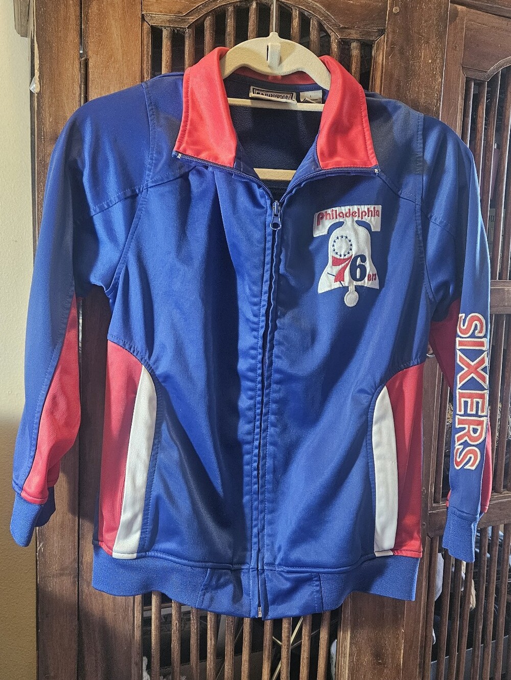 Philadelphia 76ers Kids Blue and Red Team Jacket. Size L youth